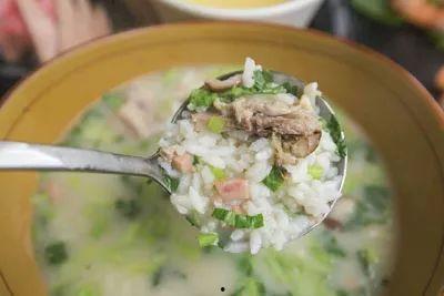 吃瓜群众要汤泡饭视频,吃瓜群众热捧的美食视频走红网络