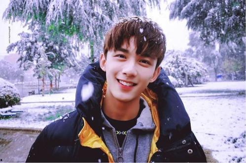 吴磊最新消息吃瓜视频,揭秘吃瓜视频背后的精彩瞬间