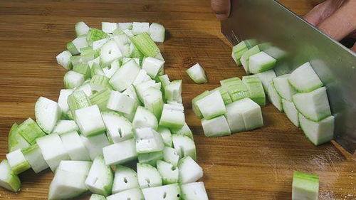 宝宝吃瓜饼视频播放,视频播放引网友热议