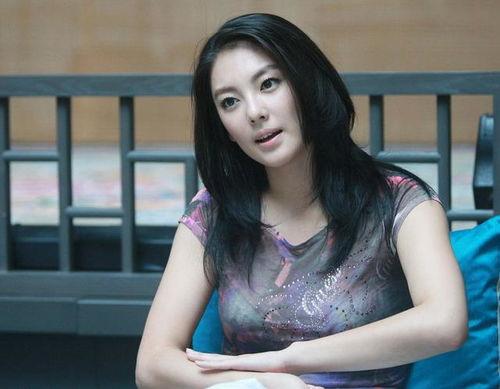 张雨绮连夜吃瓜视频大全,视频大全带你领略明星幕后生活